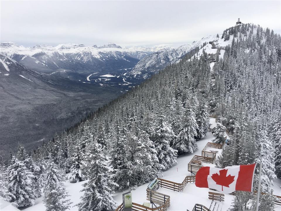 NGƯỜI CANADA THƯỜNG LÀM GÌ VÀO MÙA ĐÔNG?