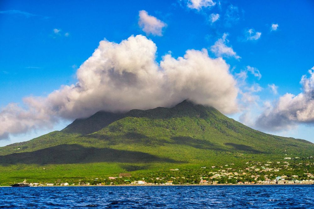 THAM QUAN MỘT SAINT KITTS & NEVIS ĐẦY HOANG SƠ